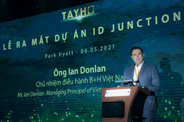 Ông Ian Donlan- Chủ nhiệm điều hành B+H Việt Nam phát biểu tại buổi lễ